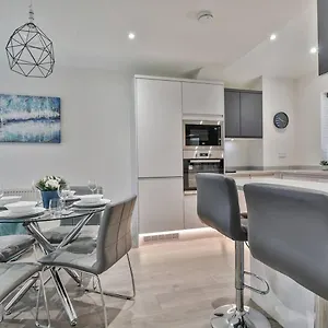 Holiday home Magnificent, Renovated Whole House With Garden, Sheffield