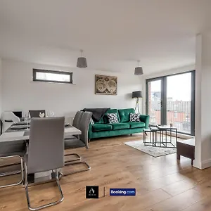 Apartment 2 Bed Modern Cozy By Boyeilles Short Lets & Serviced With Free Wifi 